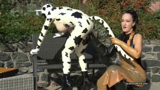 [K2S.CLUB] Queens of Kink - Fetish Liza and Natalie Goth TV - Latex cow inspected and fucked stage 1 - FullHD 1080P-7