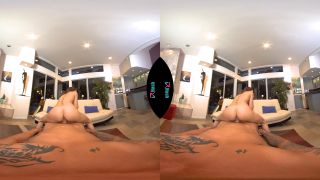 RILEY REID WANTS TO BABYSIT YOUR COCK - Smartphone VR-5
