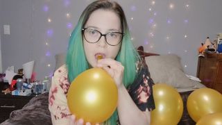 M@nyV1ds - CaityFoxx - Ballon Fetish - Blowing and Nude Rubbing-3