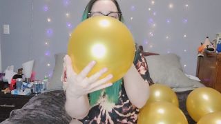 M@nyV1ds - CaityFoxx - Ballon Fetish - Blowing and Nude Rubbing-4