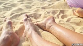Masturbation Hotsportfits Couple Public Beach Handjob and Pussy Masturbation-8