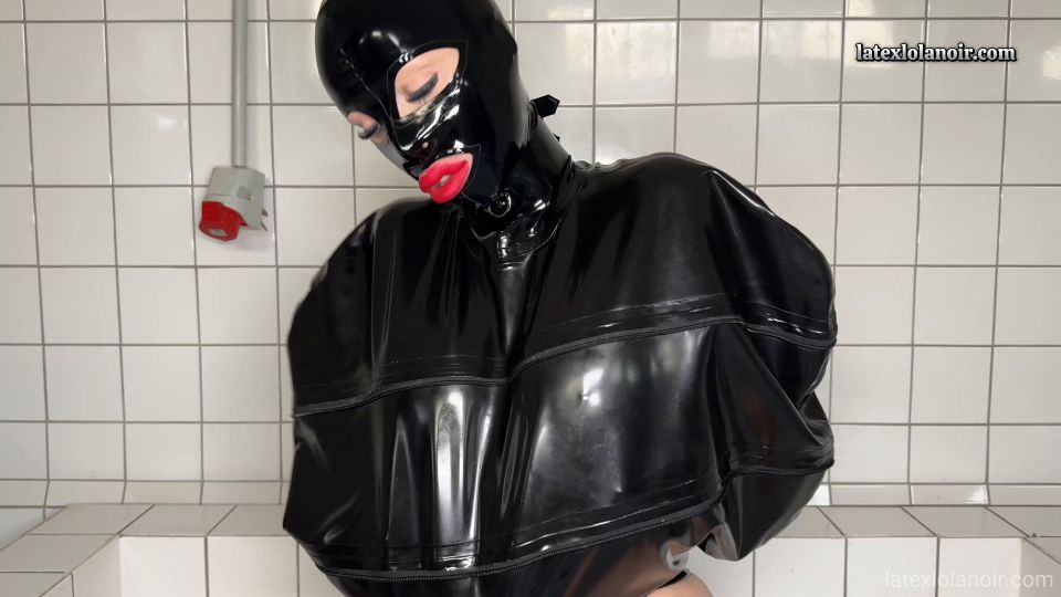 LatexLolaNoir - Struggles in the White Room.