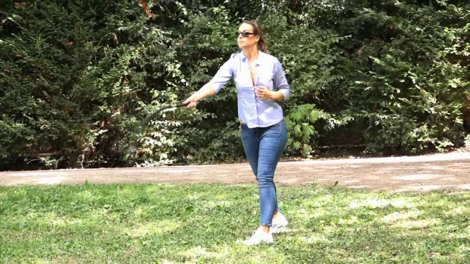 FEMDOMFOTO - Lady Iveta - Freestyle Cracking 1 (German).