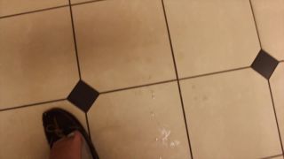 online video 40  webcam | Bathroom Squirt | webcam records-9