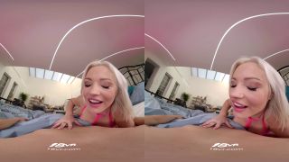 Your Teen GF Zazie Skymm Is About To Eat You For Breakfast VR Porn-1