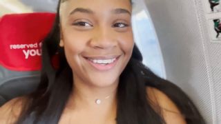 Flora Farrell - Mutprobe - Ich lass mein Toy im Flugzeug von einem Fremden steuern 1080P - Amateur-6