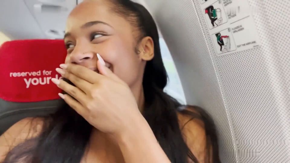 Flora Farrell - Mutprobe - Ich lass mein Toy im Flugzeug von einem Fremden steuern 1080P - Amateur