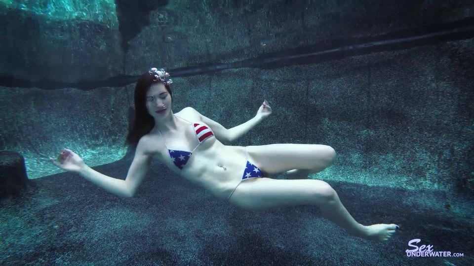 SexUnderwater e0969 Angelina Diamanti Photo Shoot (mp4)