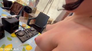 Federica Alis - [POV] TRADISCO IL MIO RAGAZZO IN SPIAGGIA CON IL DJ CHE MI SBORRA IN FACCIA-9