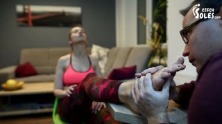 [GetFreeDays.com] Hurt Ankle And Her Sweaty Feet To Be Worshiped Foot Wor joi-2