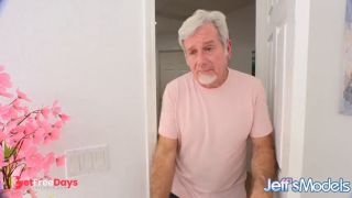 Curvy MILF Amber Kush Sits on His Face Then Rides His Cock-2