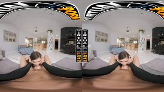 Virtual Porn.com/Bang Bros.com - Daisy White: Work Day Quickie-1