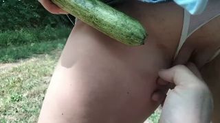 Milf Public - moglie fa la troia con un contadino incontrato in campagna-8