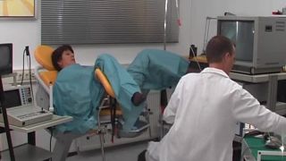 Spekula mov 84 Bladder exam cystoscopy (mp4)-2