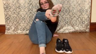 Celestial Tootsies Celestialtootsies - full face shoe and sock removal i was dying to take them off all day 11-08-2019-4