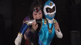 [WarAnLov.com] SPSE-01 Hisou Sentai Kageninja Blue is attacked by female-007-9