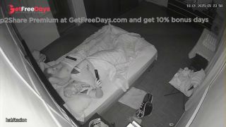 [Sleeping.Porn] Chubby blonde is trying to sleep with headphones in her ears-2