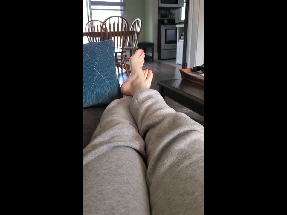 Sloans Paws Sloans Paws aka sloan_paws - 04-02-2020 OnlyFans Video - Watch me wiggle my toes and stretch my soles while I watch tv  Mindhunter season video fetish