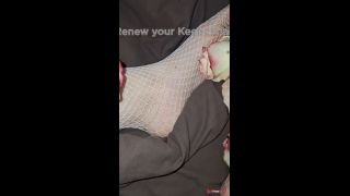 I masturbate my feet with roses-1