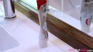 Girls Out West - Lost Girls - Candid Moments Video Sex Do...-3