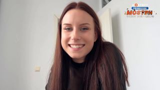 Video Min Stedsoster Overraskede Mig Deepthroating Og Footjob AvaDy...-1
