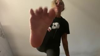 b findom  Giantess shrunken man in sweaty foot custom.,  on feet porn -3