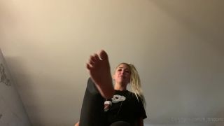 b findom  Giantess shrunken man in sweaty foot custom.,  on feet porn -6