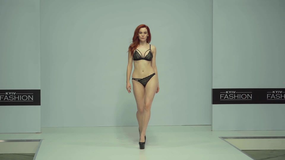 Voyeur – Bare! Underwear Show That Is Mistaken For A Lower Body Show 15314697 - (Webcam)