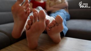 free video 26 Sexy foot teasing by two friends (double foot worship, socks, big feet! FEET PORN - - reality - massage porn livejasmin fetish-9