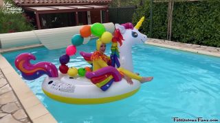 FetiliciousFans SiteRipPt 1Inflatable Wig at the Pool-2