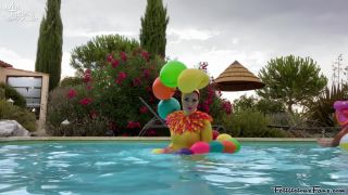 FetiliciousFans SiteRipPt 1Inflatable Wig at the Pool-6