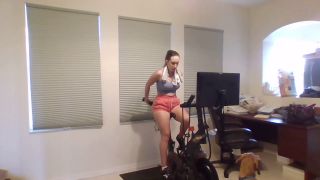 brittibratti 2023-07-14 Stream started at 07142023 0100 pm  Morning Workout-3