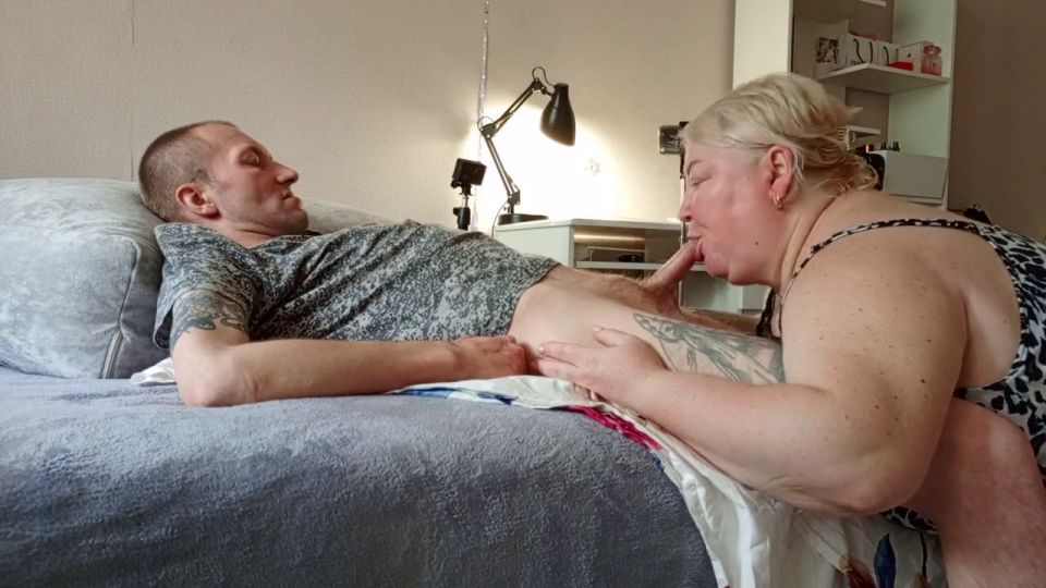 bbwsexi9 - Mother-in-law gently sucks dick until I cum