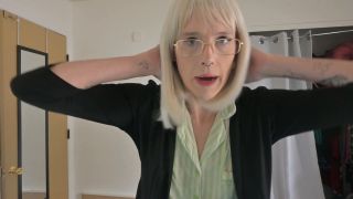 Miss Ellie: Hot Mom Roleplay & Verbal Humiliation [FullHD] 2025-1