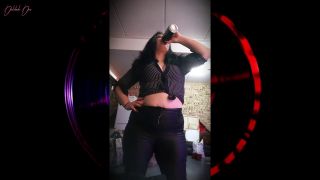 Delilah Dee - Burping (While Shutting Up) in my Messy Garage-4