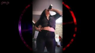 Delilah Dee - Burping (While Shutting Up) in my Messy Garage-8