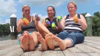 Porn tube Porn online Mindee, Reese, Rein - 6 Squirt Guns and 30 Toes femdom-1