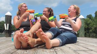 Porn tube Porn online Mindee, Reese, Rein - 6 Squirt Guns and 30 Toes femdom-3