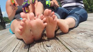 Porn tube Porn online Mindee, Reese, Rein - 6 Squirt Guns and 30 Toes femdom-5