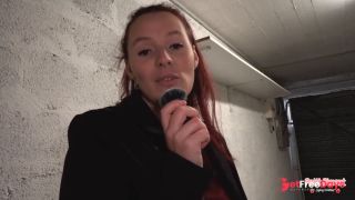 Je me masturbe en exhibe dans mon garage, un inconnu vient me baiser-1