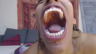 My big toothy gob Black!-8