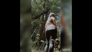 Sexy Tattooed Girl Presque surprise en fort-1
