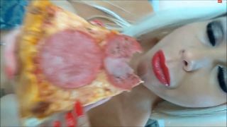 [K2S.CLUB] DanielaCoraHansson - Pizzazusteller mit Sex bezahlt - Creampie auf Pizza - FullHD 1080P-9