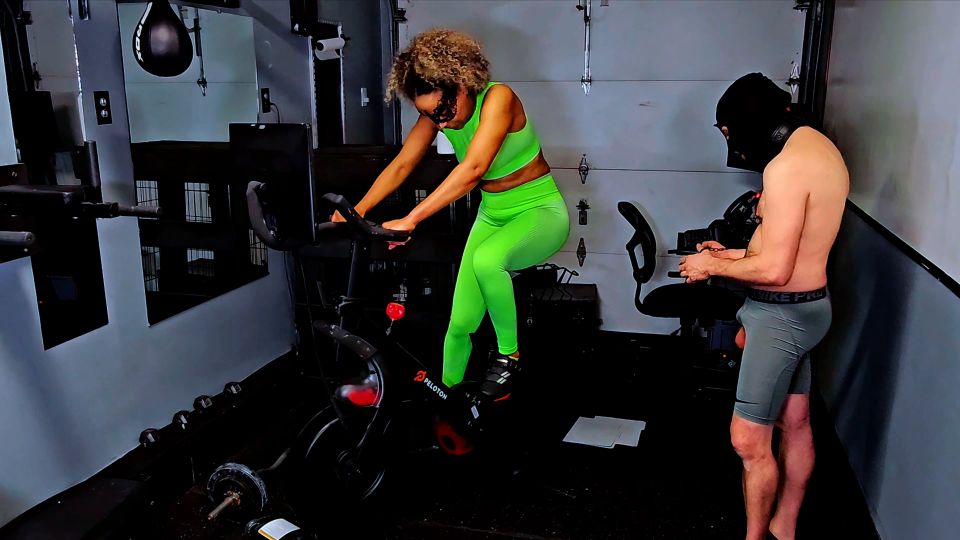 [K2S.CLUB] Ballbusting Bianca - Dominabianca - Peleton Domination Sweaty Workout Worship And Ballbusting - 4K 2160P