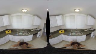 Syren De Mer A MILF In Need 2017,-2