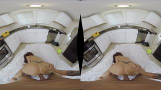 Syren De Mer A MILF In Need 2017,-5