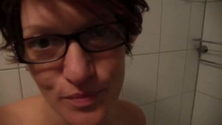 Popp-Sylvie Popp-Sylvie - Blasen Schlucken und Ficken im Bad-0