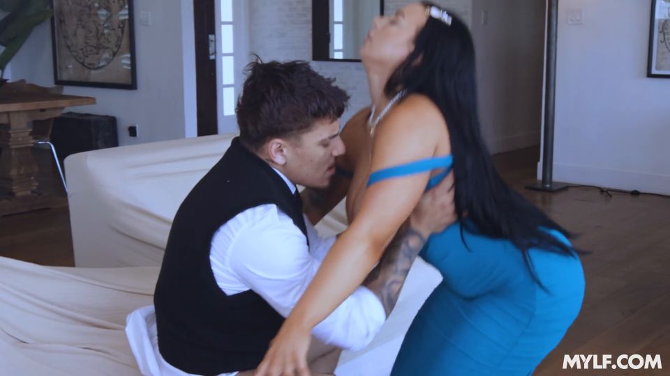 Payton Preslee: Mermaid MILF With Huge Boobs Revealed