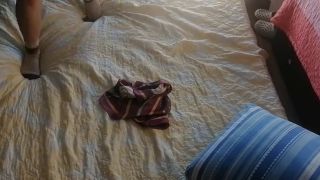 Amateur Amateur mom has fun trying on clothes and cutting them.-1