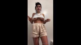 Seductive Solo Session: Sensual Mia Khalifa's Unveiled Pleas-7